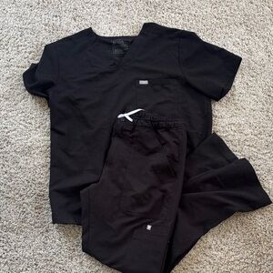 Figs Classic Black Scrub Set